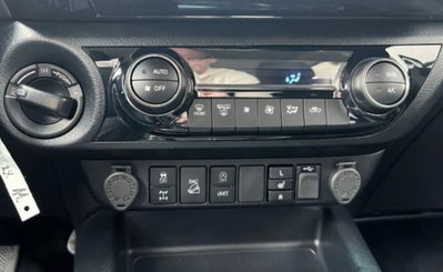 Toyota Hilux 2.8 d-4d extra cab Comfort (14)