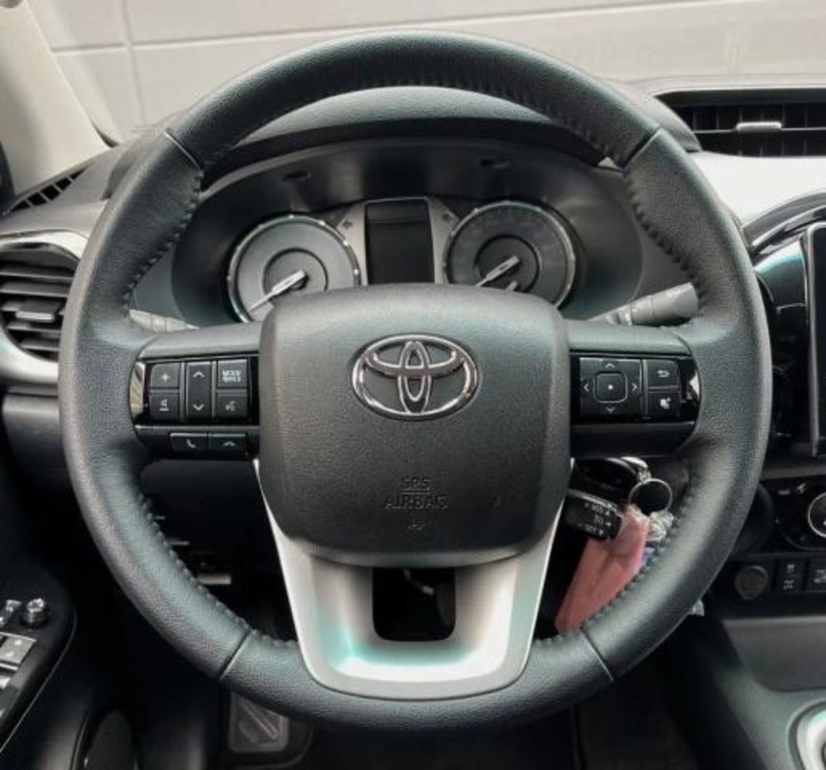 Toyota Hilux 2.8 d-4d extra cab Comfort (9)