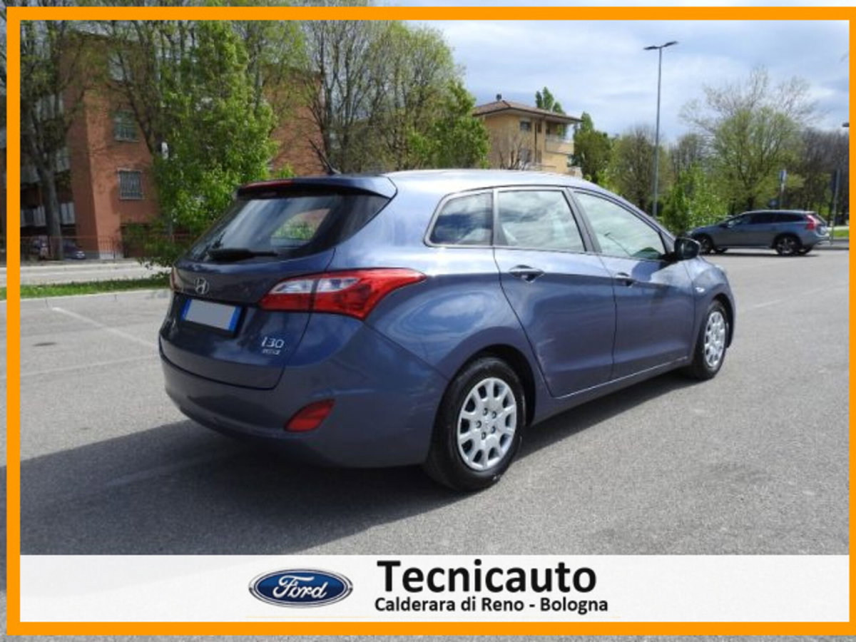 Hyundai i30 Station Wagon 1.6 CRDi Comfort A/T (2)
