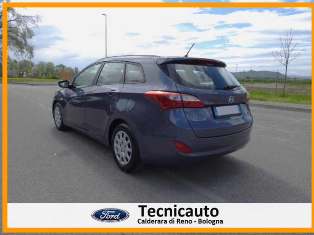 Hyundai i30 Station Wagon 1.6 CRDi Comfort A/T (6)