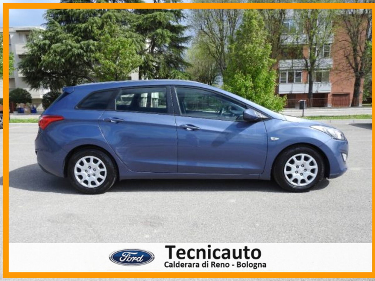 Hyundai i30 Station Wagon 1.6 CRDi Comfort A/T (7)