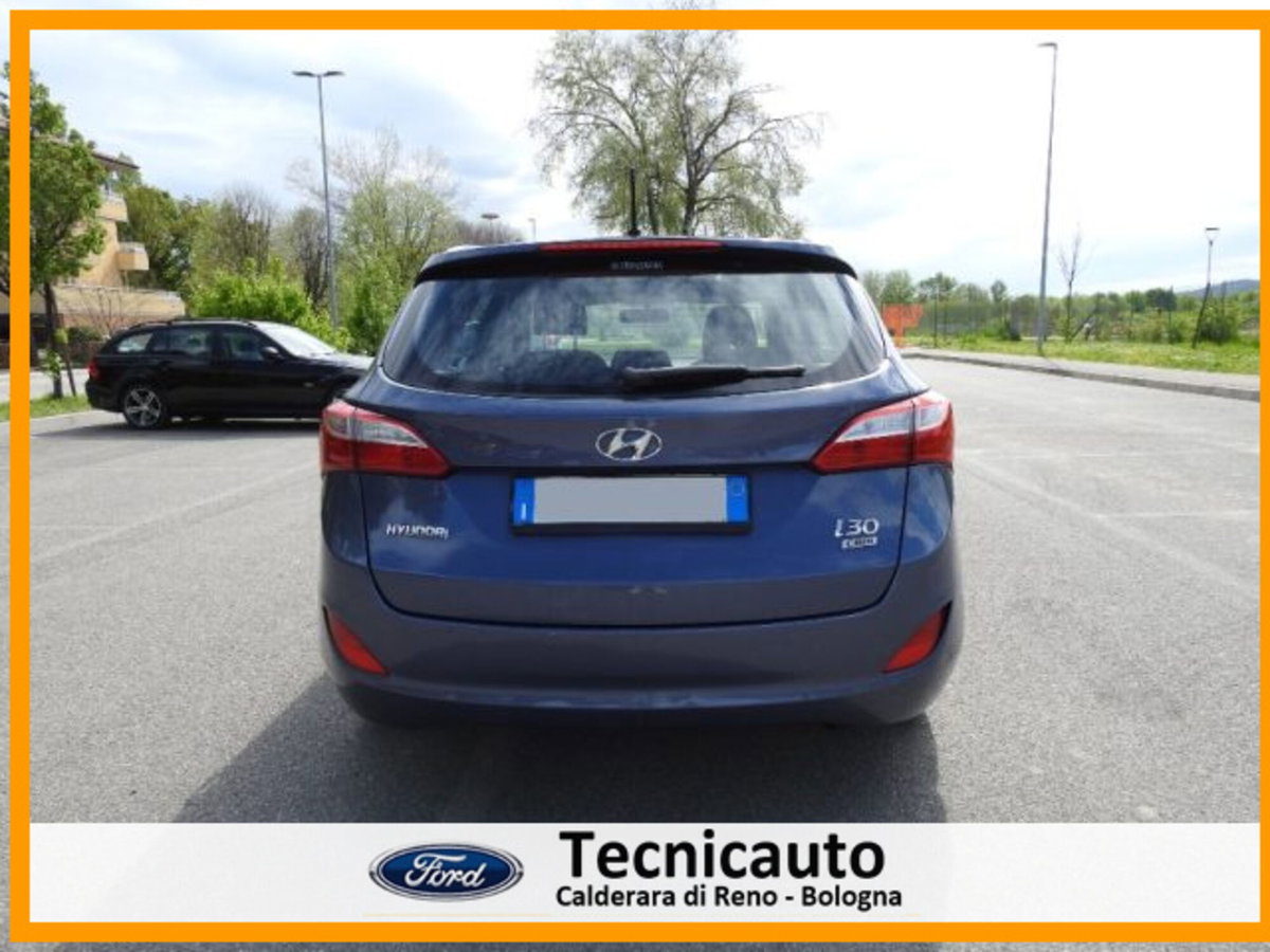 Hyundai i30 Station Wagon 1.6 CRDi Comfort A/T (8)