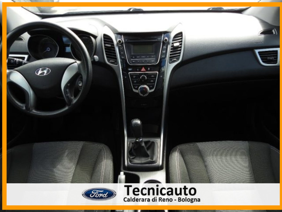 Hyundai i30 Station Wagon 1.6 CRDi Comfort A/T (9)