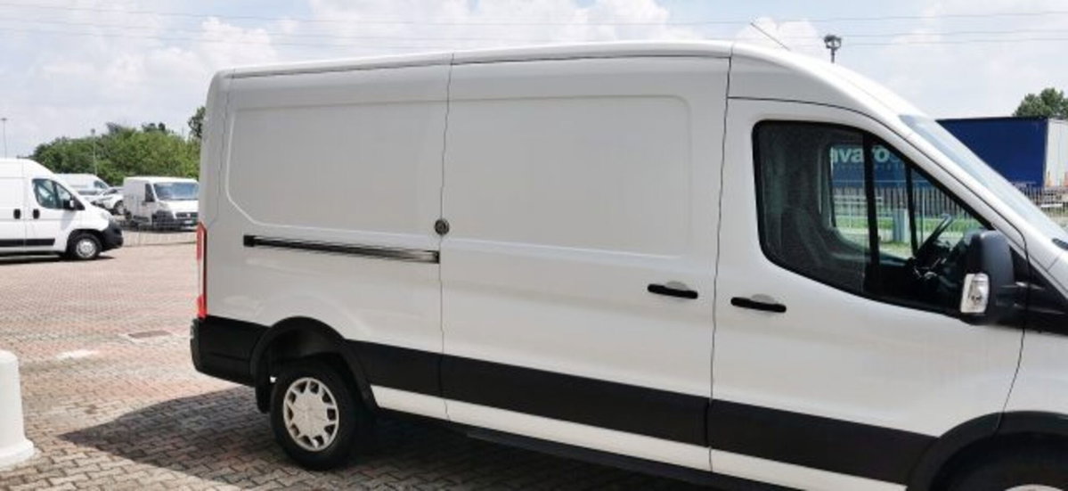 Ford Transit Furgone 330 2.0TDCi EcoBlue MHEV 130CV PL-TM Combi Entry (20)
