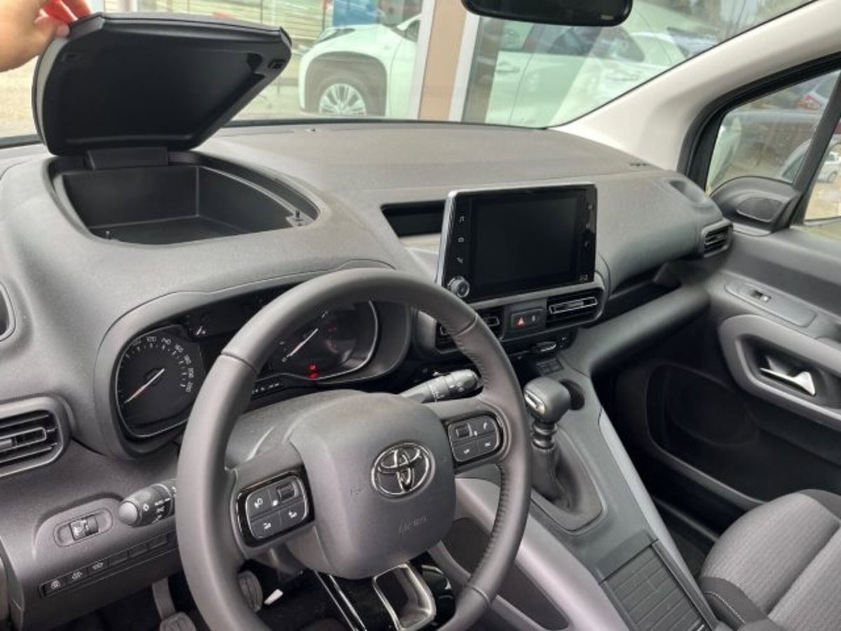Toyota Proace City Verso City Verso 1.5D 100 CV S&S Short D Executive (12)