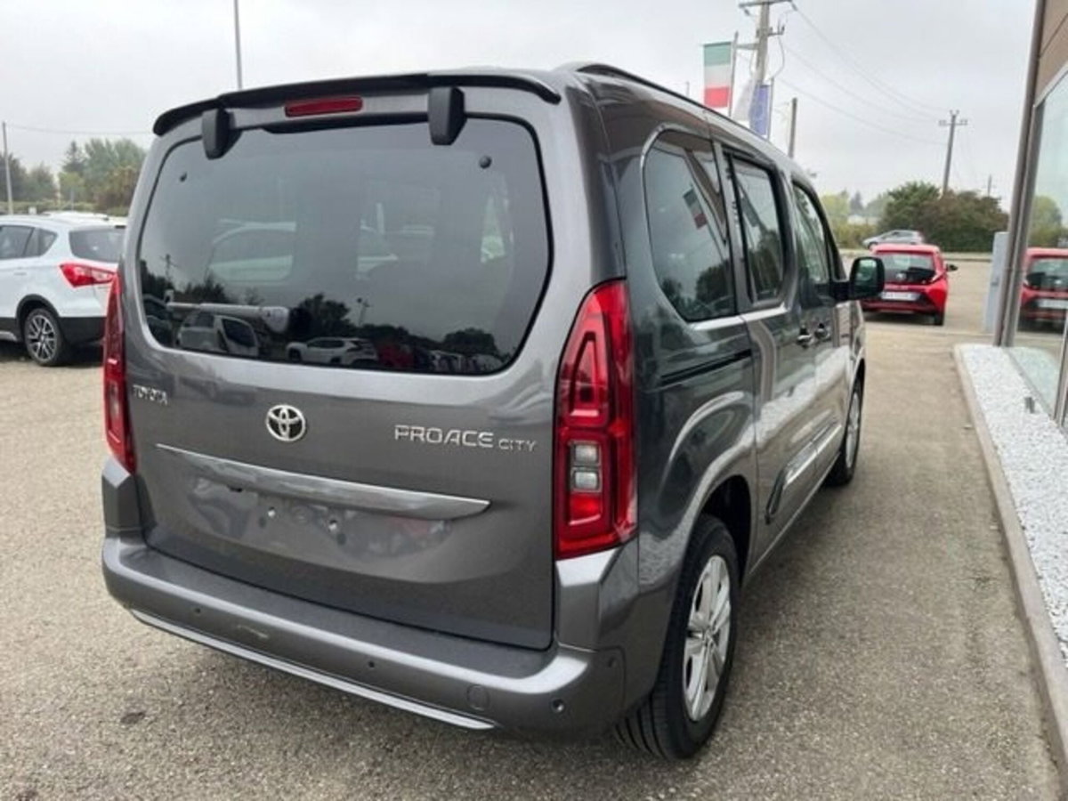 Toyota Proace City Verso City Verso 1.5D 100 CV S&S Short D Executive (9)