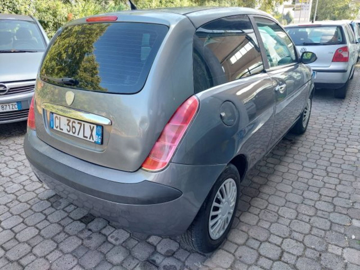 Lancia Ypsilon Multijet 16V Argento (2)