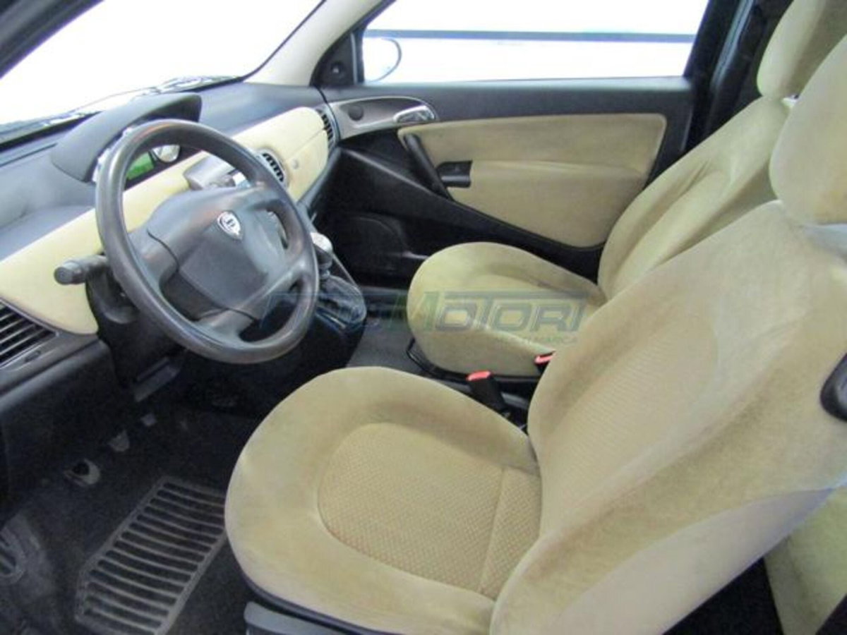 Lancia Ypsilon 1.2 (5)