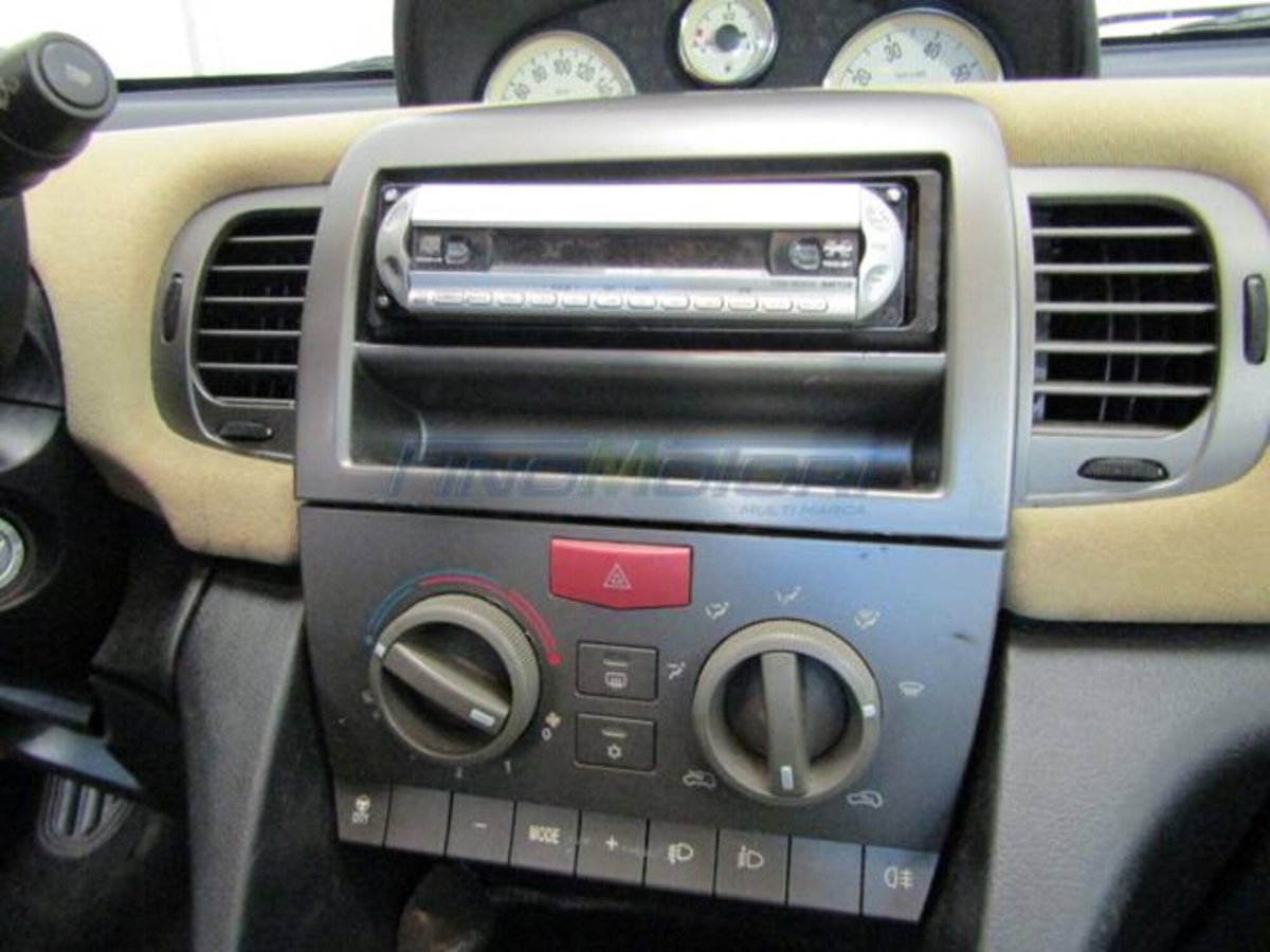 Lancia Ypsilon 1.2 (6)