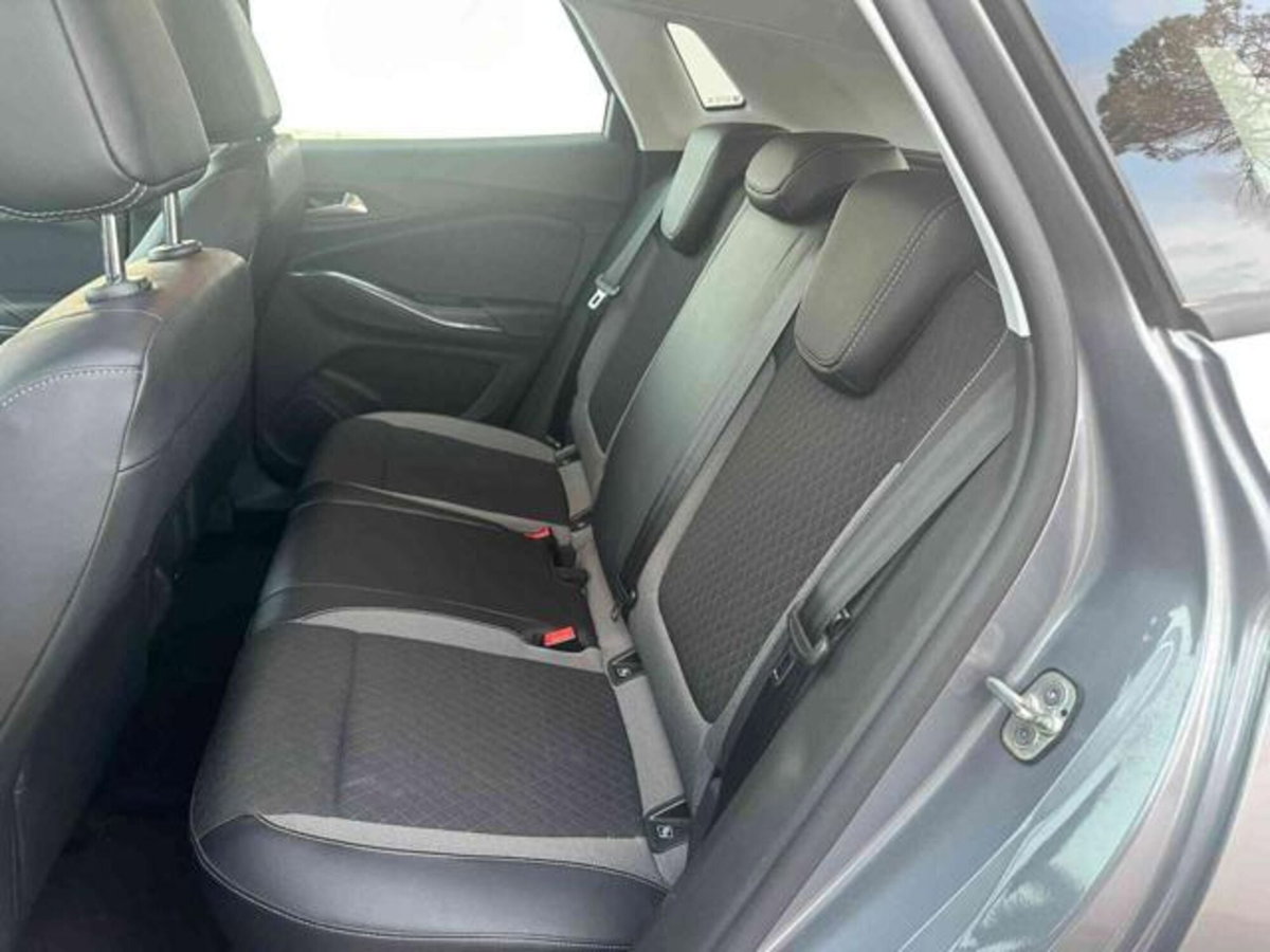Opel Grandland 1.5 diesel Ecotec aut. Business Elegance (8)