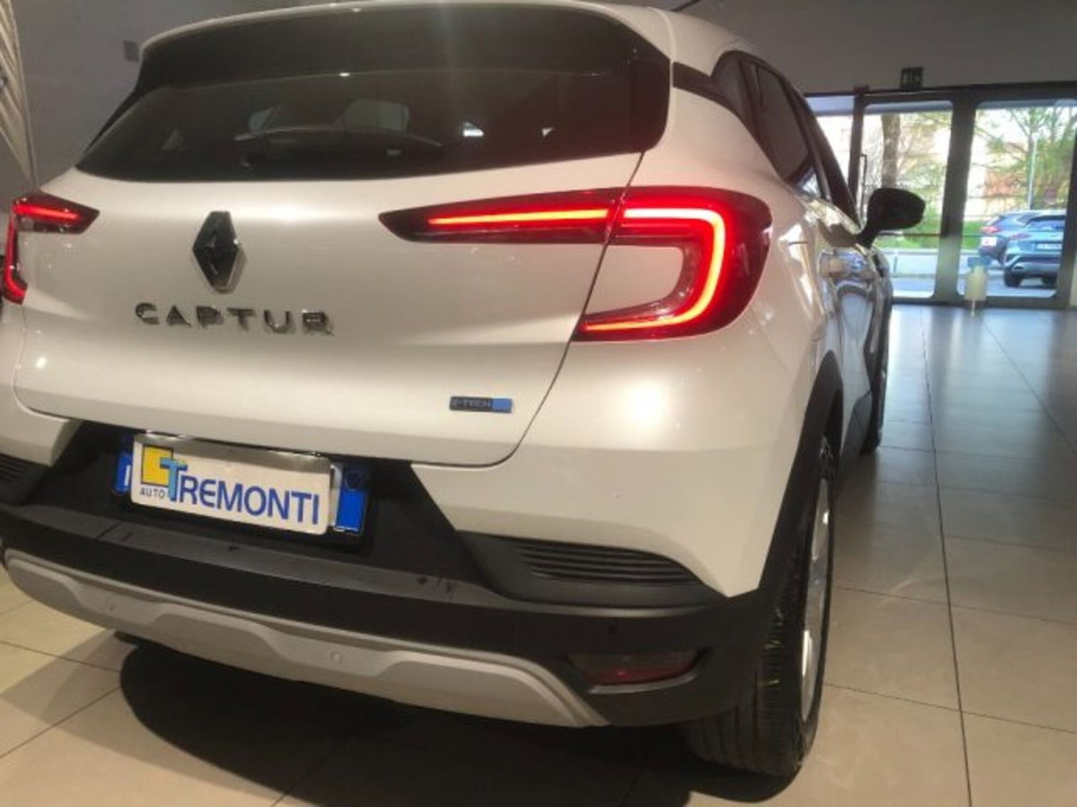 Renault Captur Full Hybrid E-Tech 145 CV Initiale Paris (4)