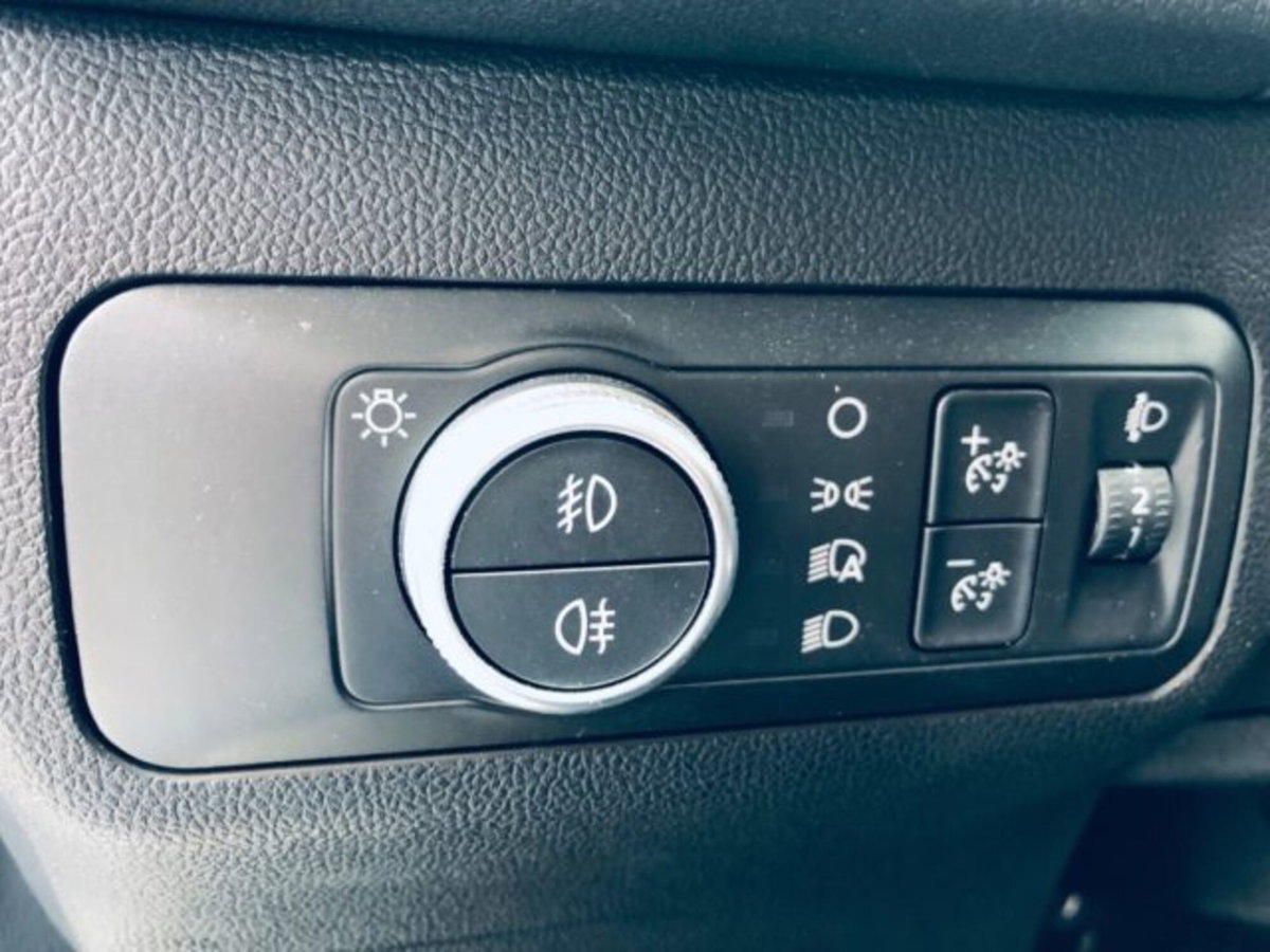 Ford Kuga 1.5 EcoBlue 120 CV aut. 2WD Titanium X (20)