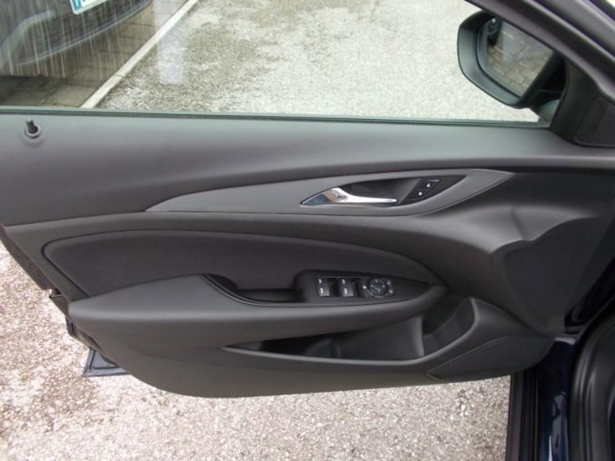 Opel Insignia Station Wagon 2.0 CDTI S&S aut. Sports Business (15)
