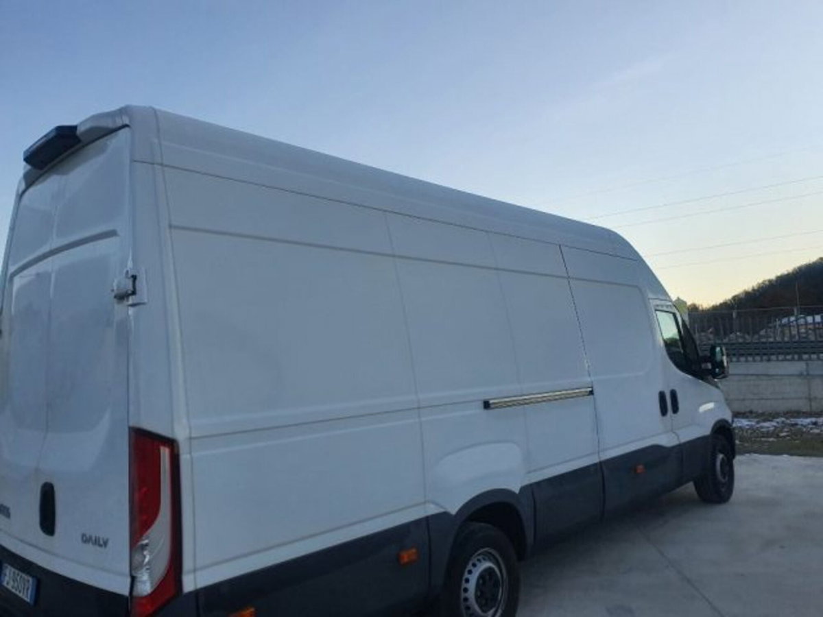 Iveco Daily Furgone 35S14V 2.3 HPT PC-TN Furgone (3)