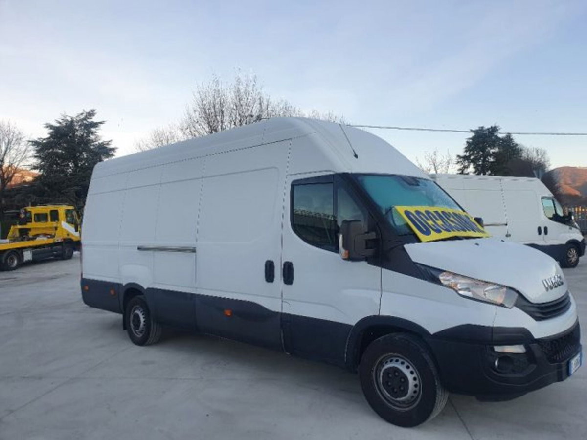 Iveco Daily Furgone 35S14V 2.3 HPT PC-TN Furgone (2)