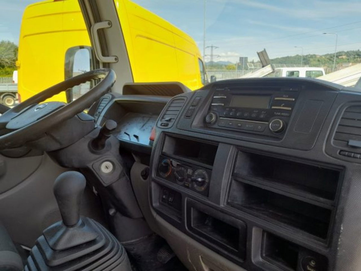 Nissan Cabstar 35.14 2.5 TDI 136CV PM-RG Cabinato (2)