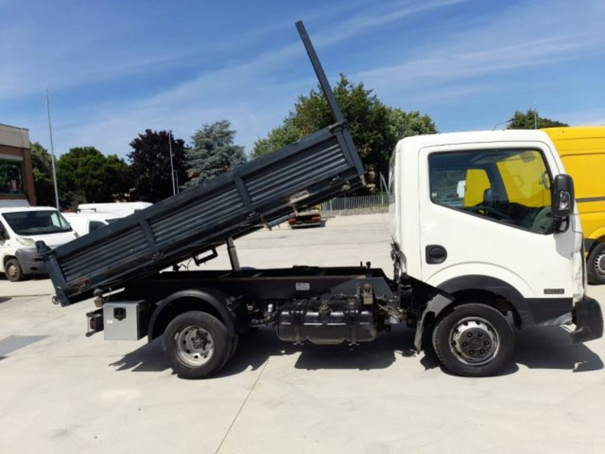 Nissan Cabstar 35.14 2.5 TDI 136CV PM-RG Cabinato (3)