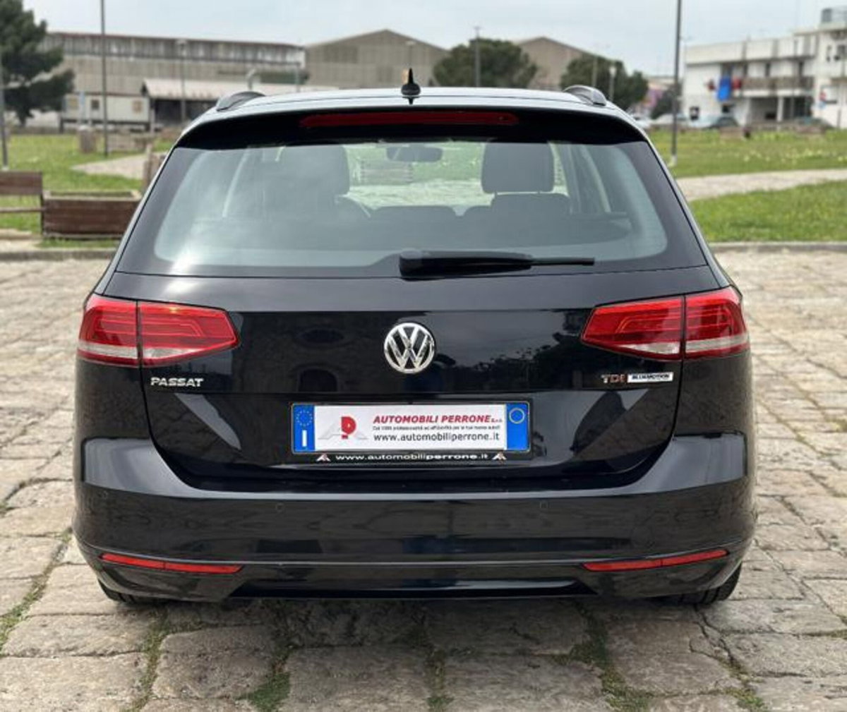 Volkswagen Passat Variant 1.6 TDI SCR DSG Business BMT (13)