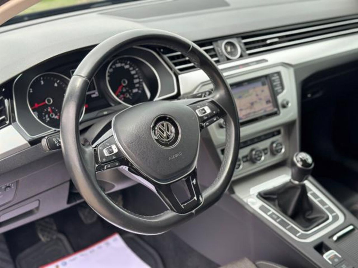 Volkswagen Passat Variant 1.6 TDI SCR DSG Business BMT (17)