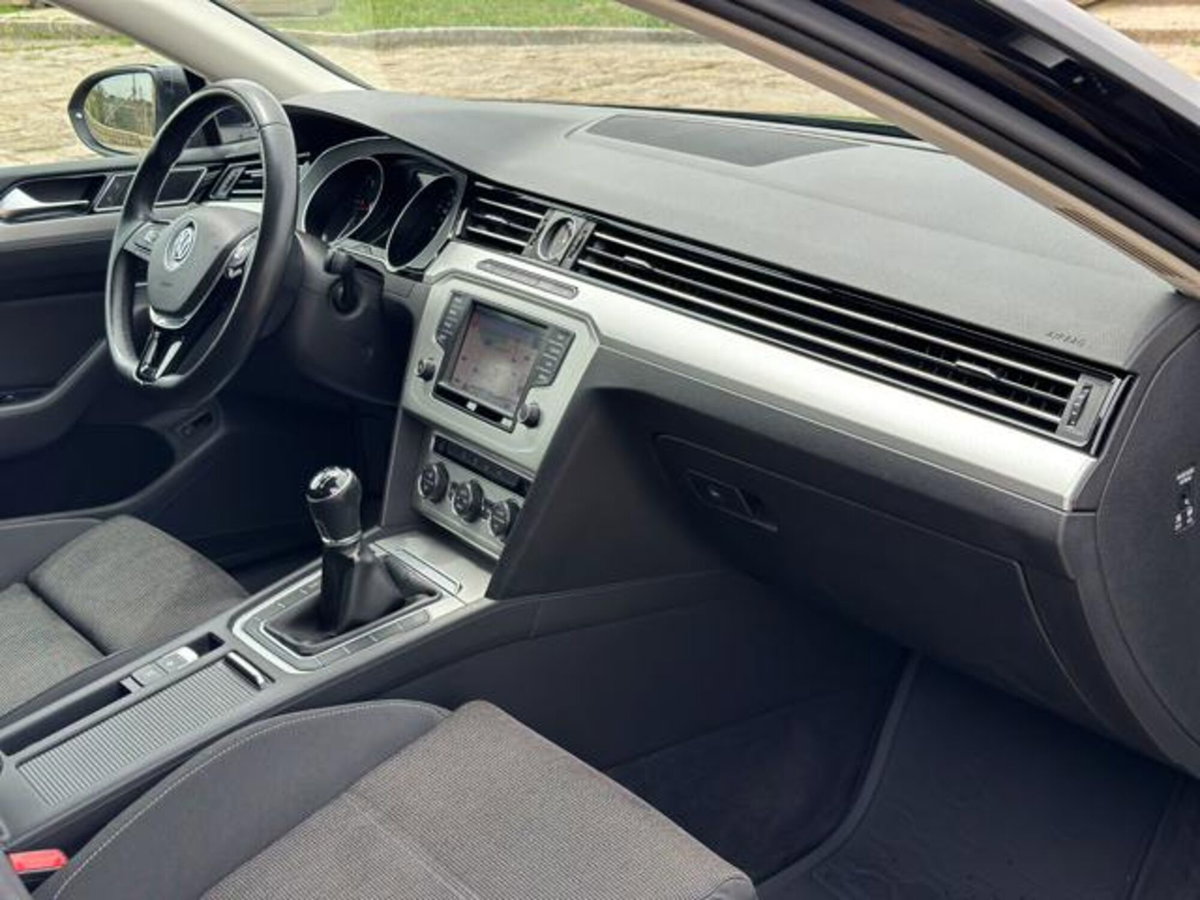 Volkswagen Passat Variant 1.6 TDI SCR DSG Business BMT (9)