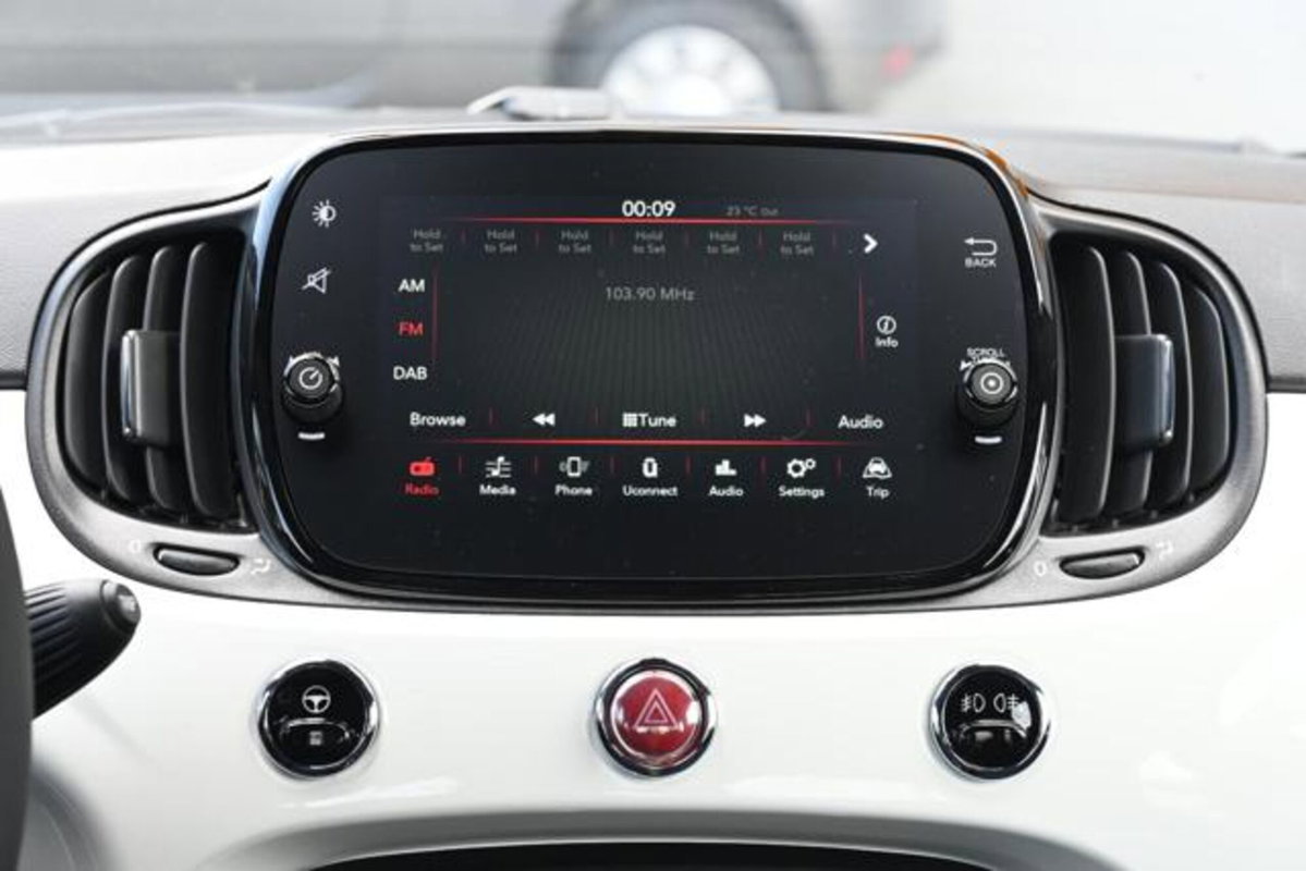 Fiat 500 1.0 Hybrid Club (18)
