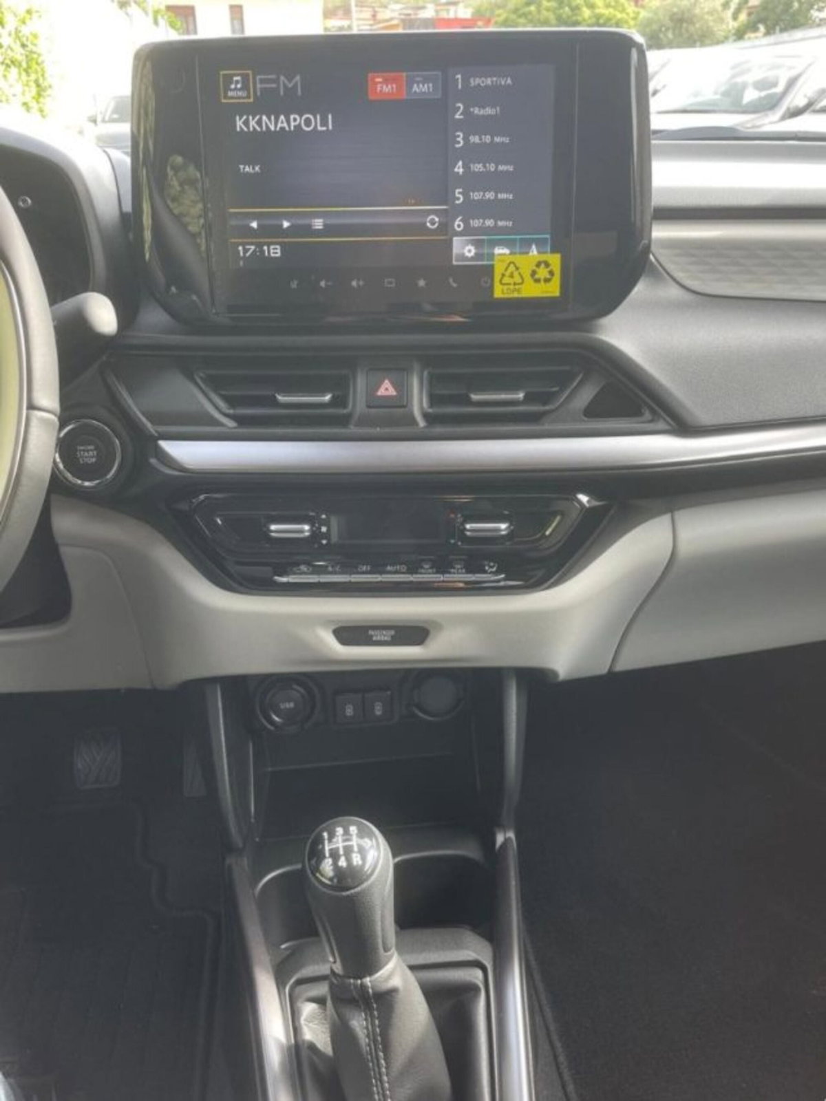 Suzuki Swift 1.2h Top 2wd (11)