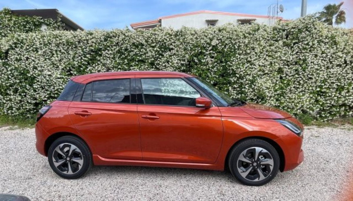 Suzuki Swift 1.2h Top 2wd (17)