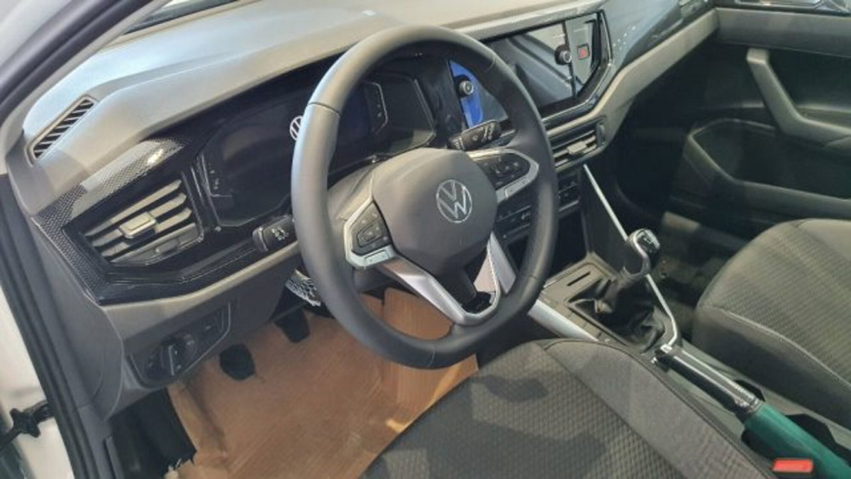 Volkswagen Polo 1.0 tsi Life 95cv (12)