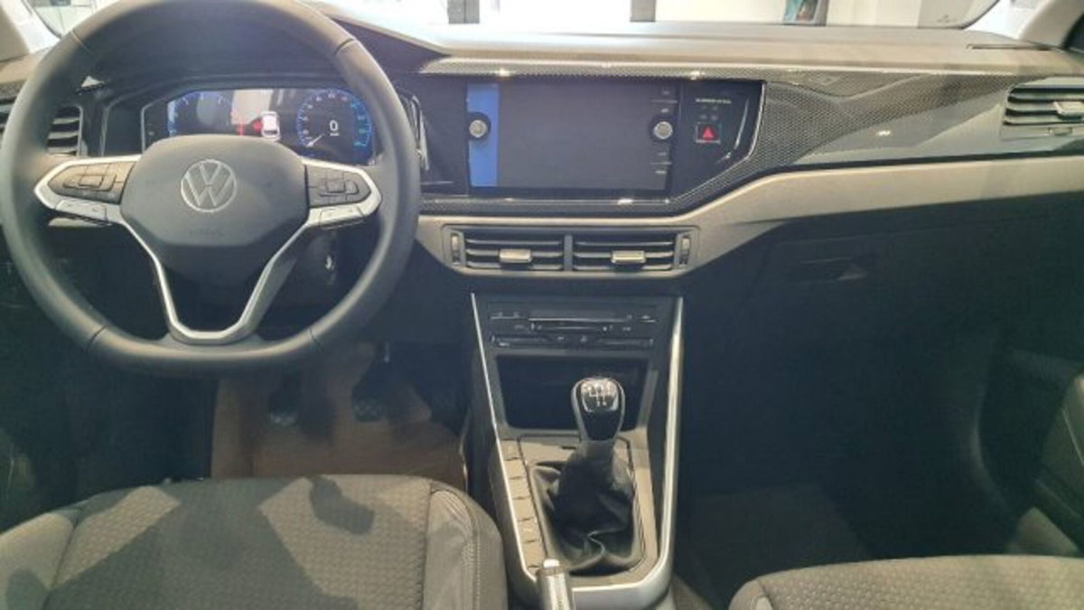 Volkswagen Polo 1.0 tsi Life 95cv (13)