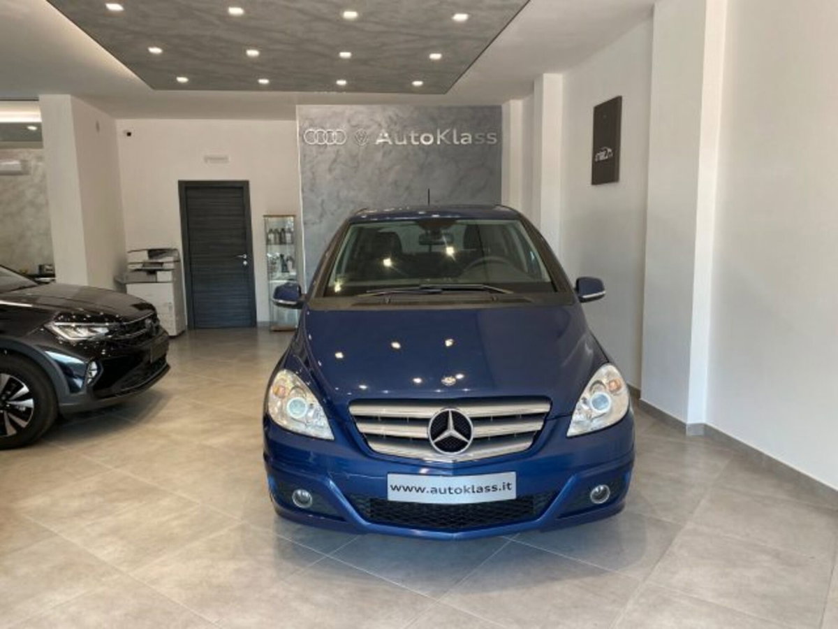 Mercedes-Benz Classe B 180 NGT BlueEFFICIENCY (2)
