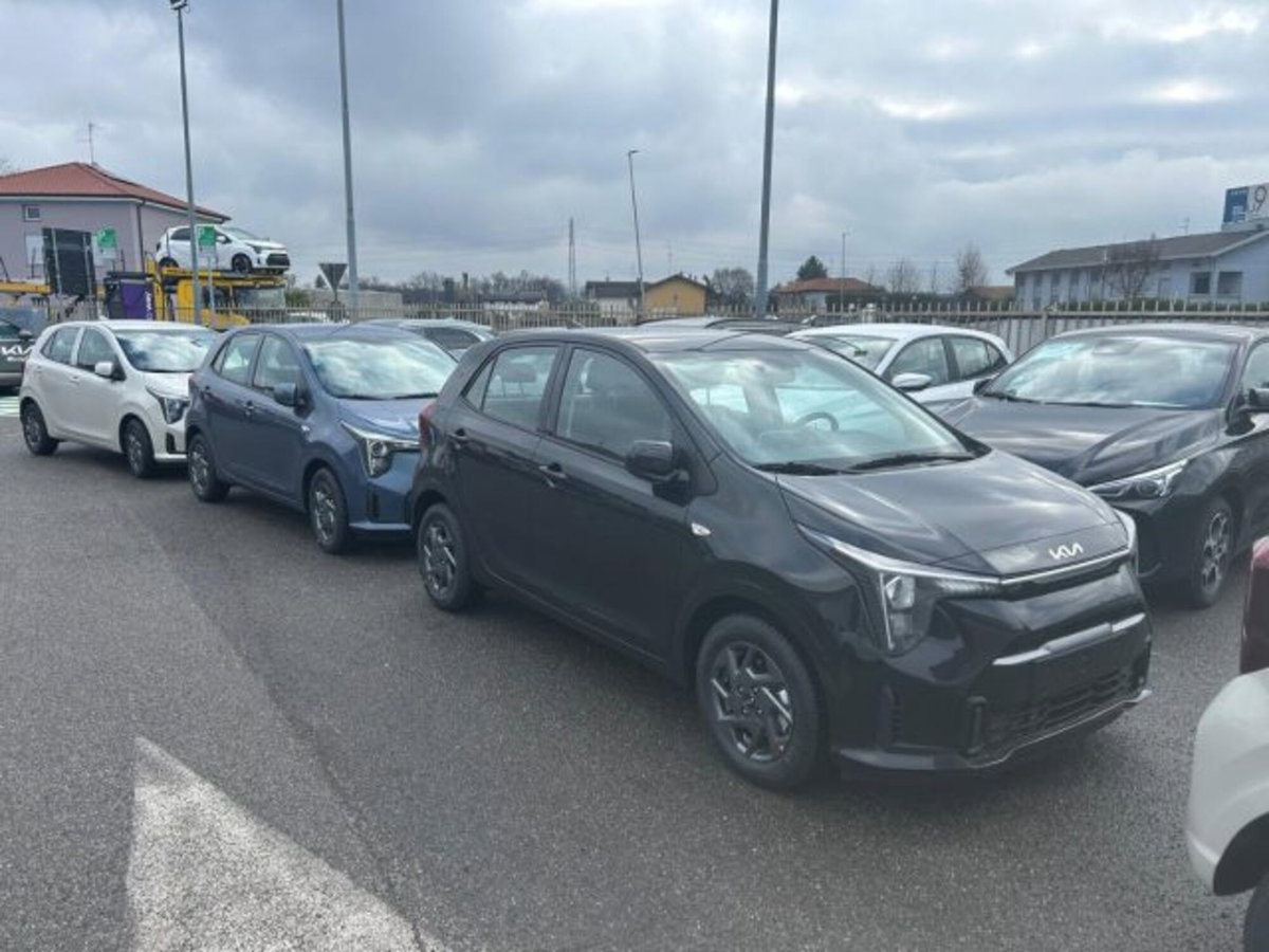 Kia Picanto 1.0 12V 5 porte AMT Urban (2)