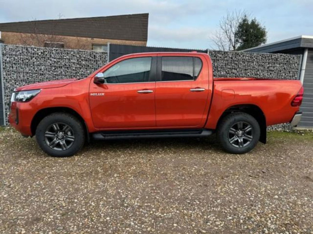 Toyota Hilux 2.D-4D 4WD 2 porte Extra Cab Lounge (2)
