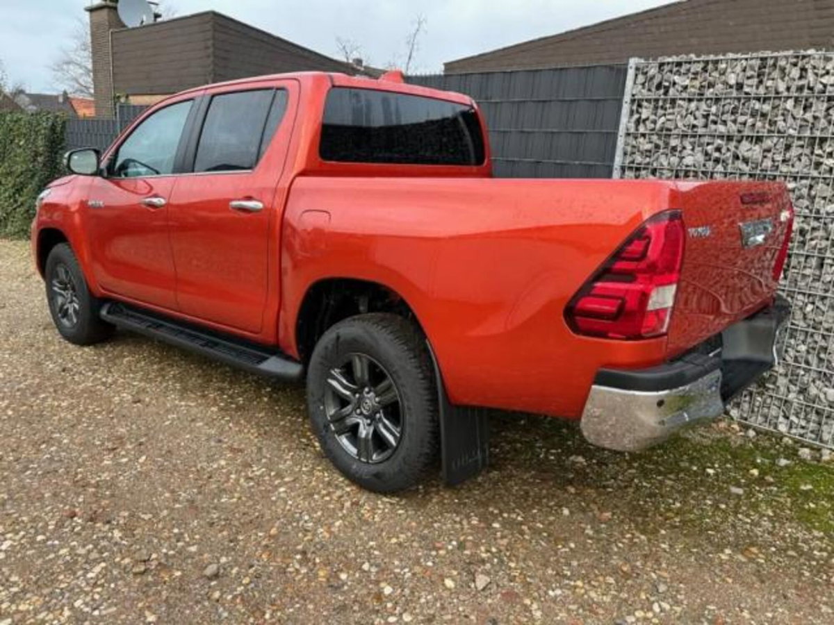 Toyota Hilux 2.D-4D 4WD 2 porte Extra Cab Lounge (3)