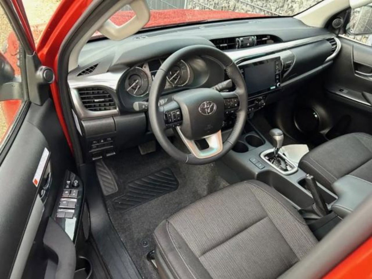 Toyota Hilux 2.D-4D 4WD 2 porte Extra Cab Lounge (6)