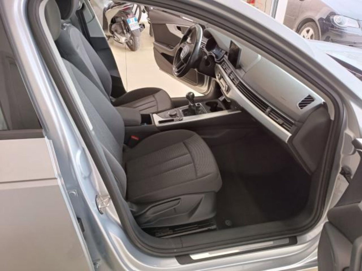 Audi A4 Avant 2.0 TDI 150 CV Sport (15)