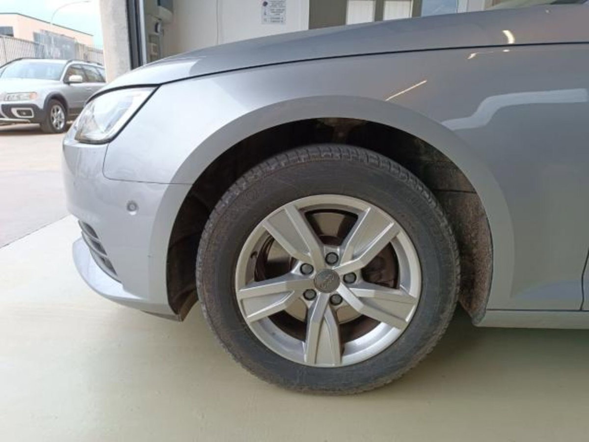 Audi A4 Avant 2.0 TDI 150 CV Sport (19)