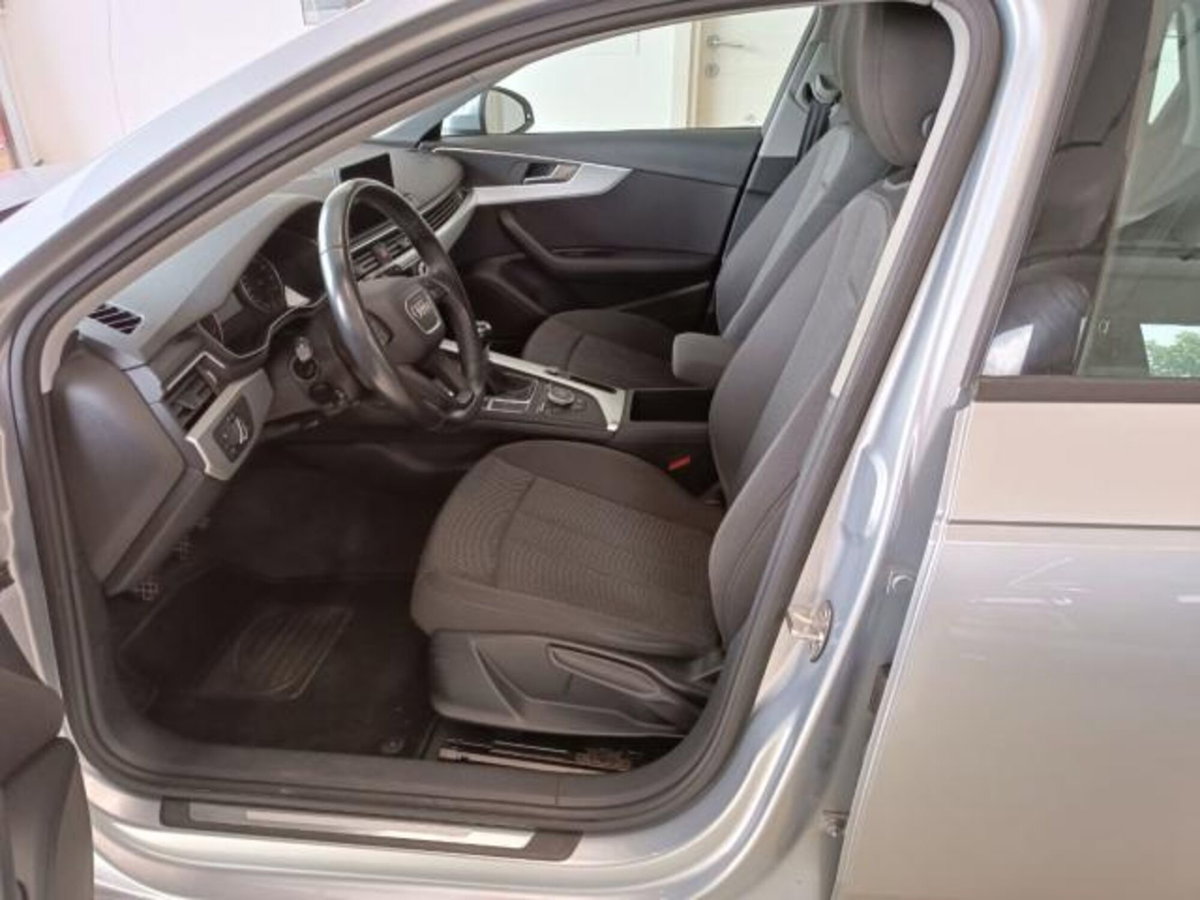 Audi A4 Avant 2.0 TDI 150 CV Sport (8)