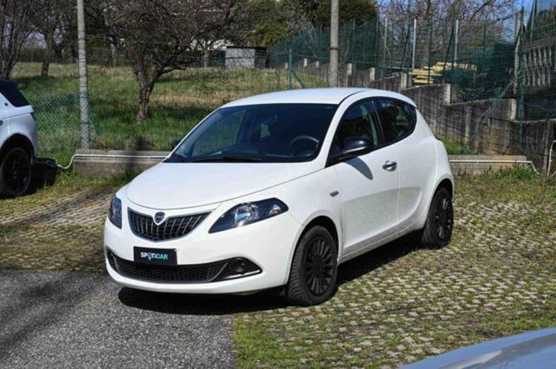 Lancia Ypsilon 1.0 FireFly 5 porte S&S Hybrid Silver Plus