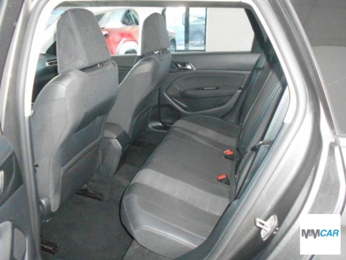 Peugeot 308 SW PureTech Turbo 130 S&S EAT8 Allure Pack (14)