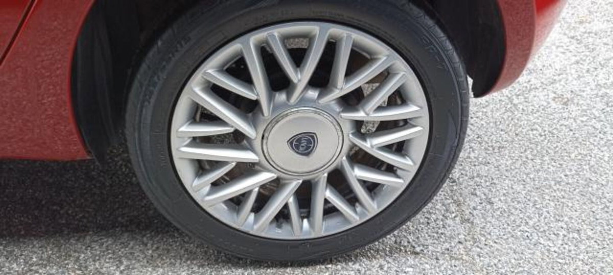 Lancia Ypsilon 1.2 69 CV 5 porte Gold (7)