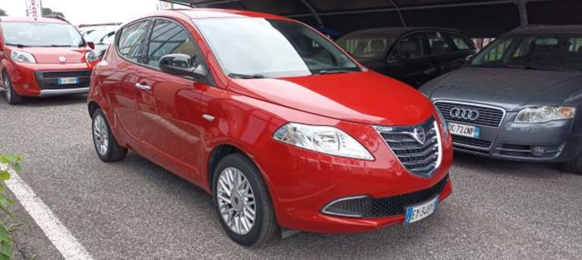 Lancia Ypsilon 1.2 69 CV 5 porte Gold (2)