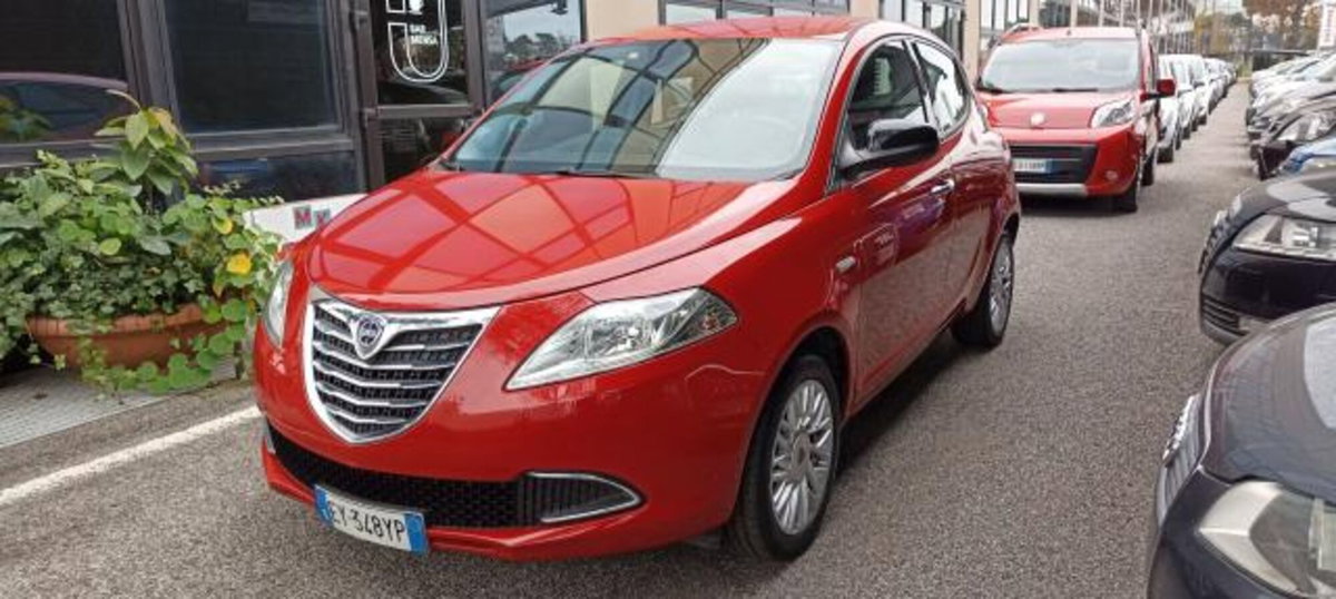 Lancia Ypsilon 1.2 69 CV 5 porte Gold (3)