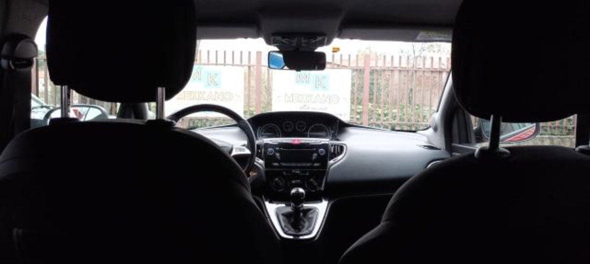 Lancia Ypsilon 1.2 69 CV 5 porte Gold (10)