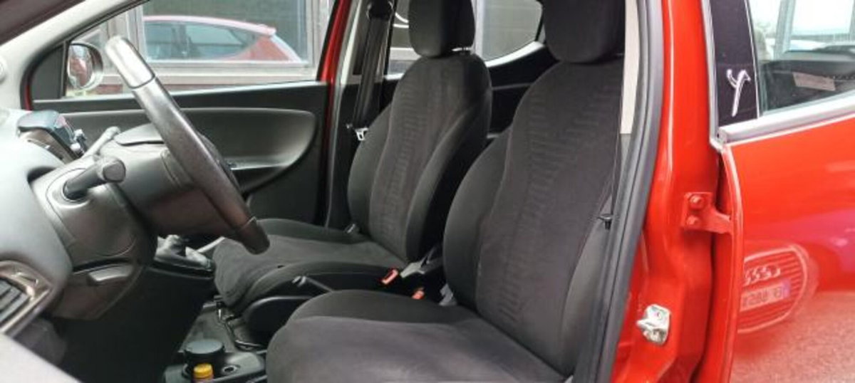 Lancia Ypsilon 1.2 69 CV 5 porte Gold (13)