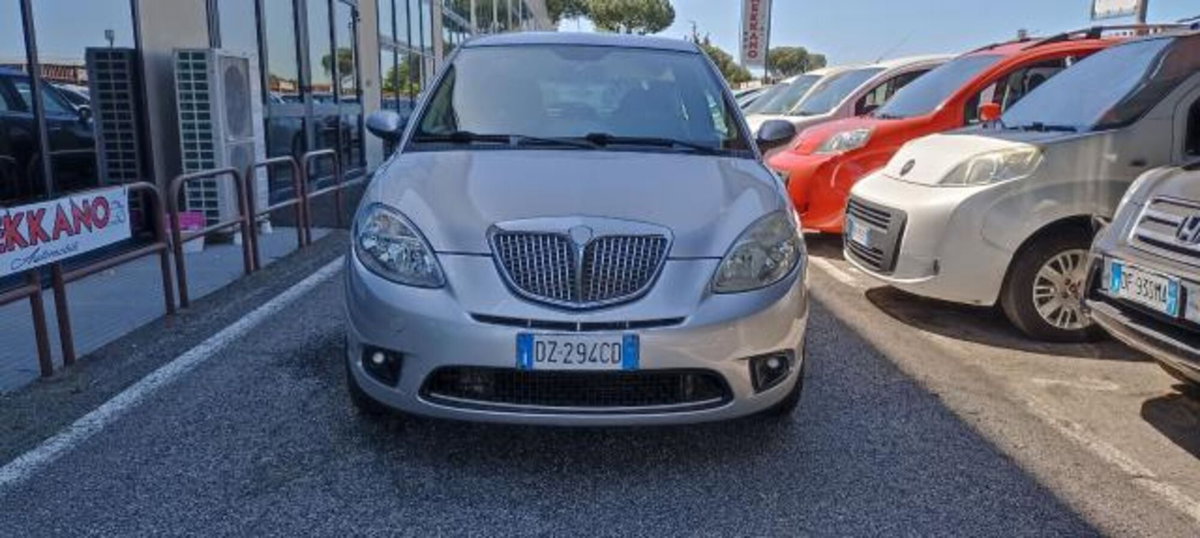 Lancia Ypsilon 1.4 16V MomoDesign