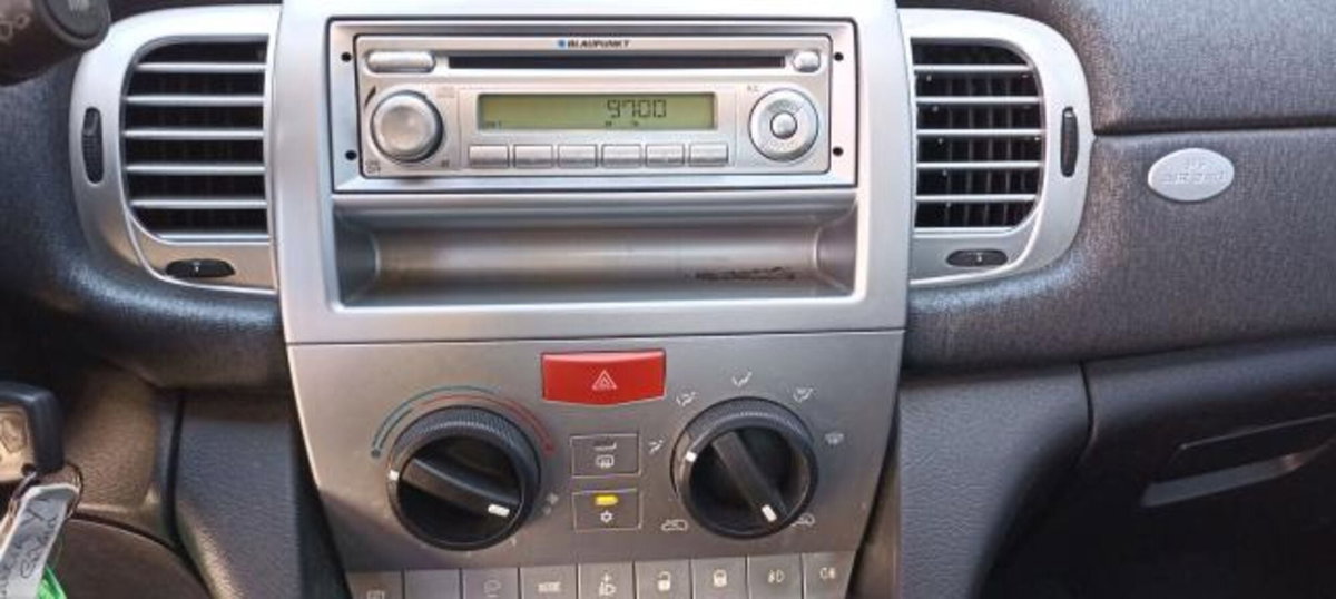 Lancia Ypsilon 1.4 16V MomoDesign (9)