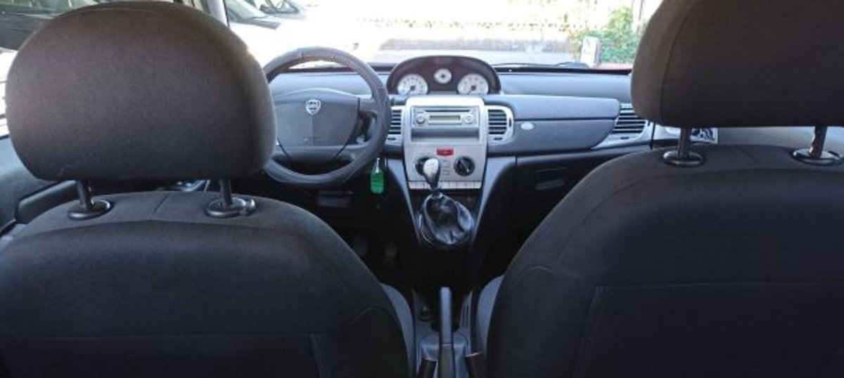 Lancia Ypsilon 1.4 16V MomoDesign (8)