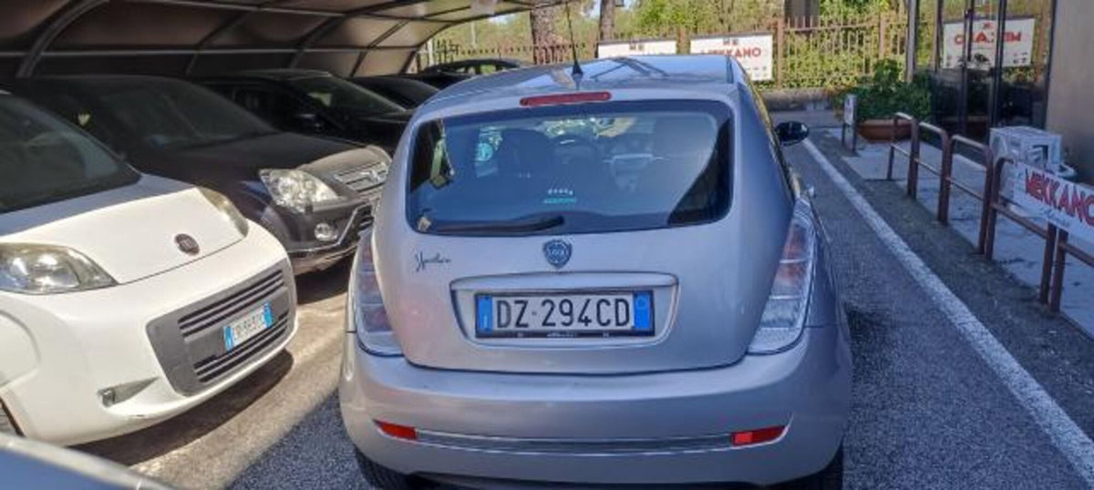 Lancia Ypsilon 1.4 16V MomoDesign (4)