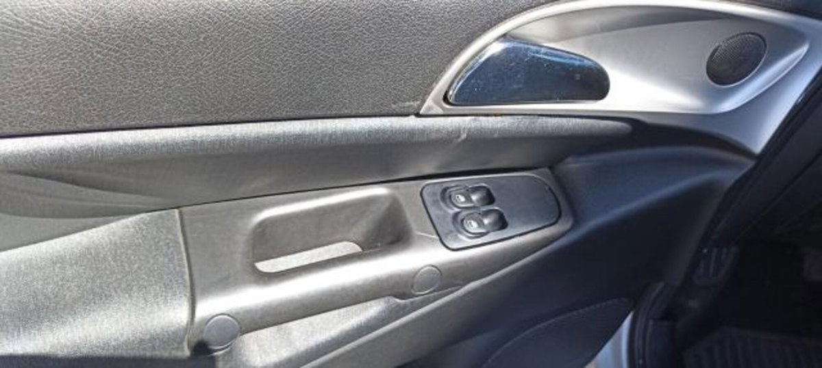 Lancia Ypsilon 1.4 16V MomoDesign (10)