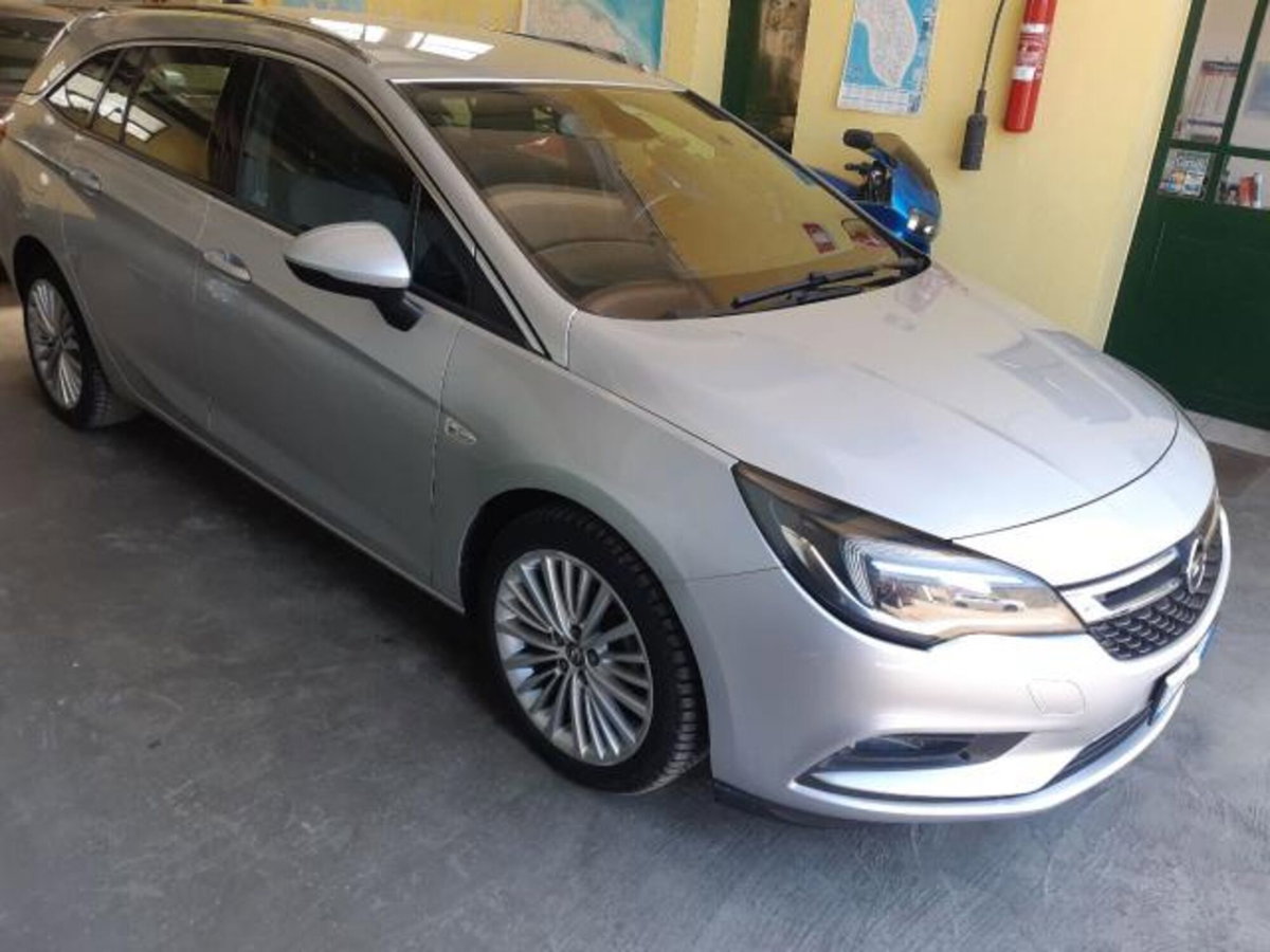 Opel Astra 1.6 CDTi 110CV Start&Stop 5 porte Dynamic (2)